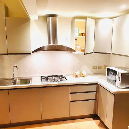 Comfortable 6 Min From Station Apartment